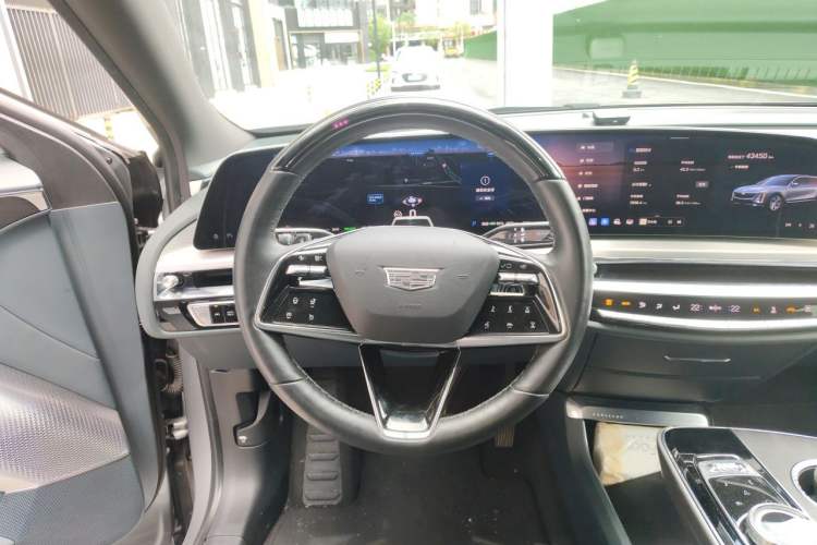 Used Cadillac LYRIQ 2022 Four-Wheel-Drive High-Performance Deluxe Edition Steering Wheel