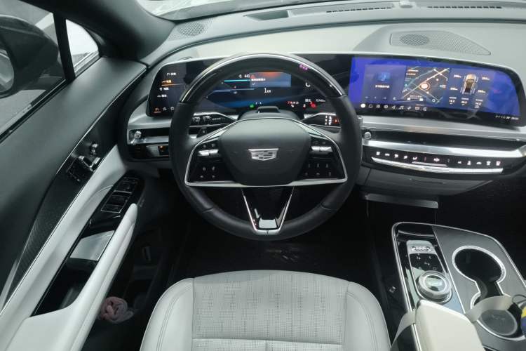 Used Cadillac LYRIQ 2022 Rear-Drive Long-Range Luxury Edition Steering Wheel