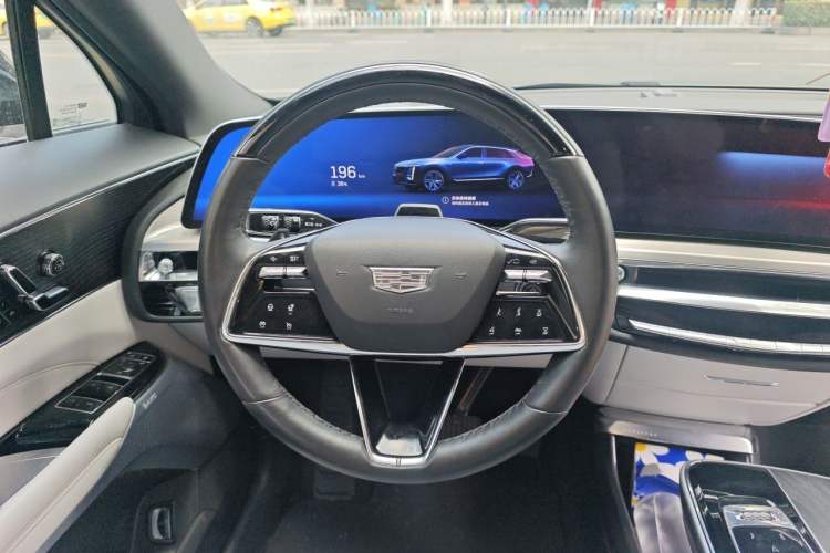 Used Cadillac LYRIQ 2022 Rear-Drive Long-Range Luxury Edition Steering Wheel