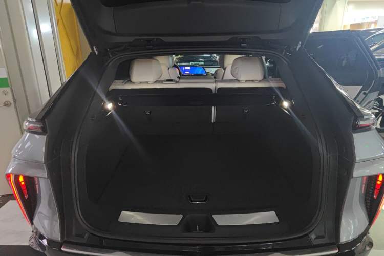 Used Cadillac LYRIQ 2022 Rear-Drive Long-Range Luxury Edition Trunk