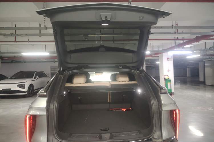 Used Cadillac LYRIQ 2022 Four-Wheel-Drive High-Performance Deluxe Edition Trunk