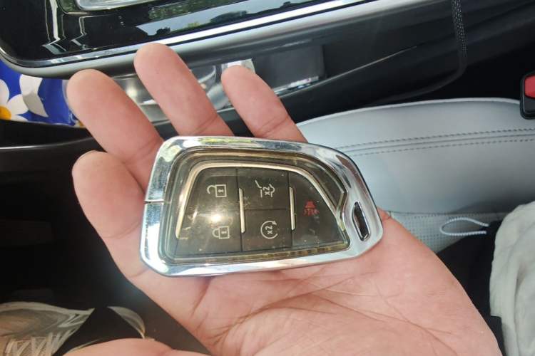 Used Cadillac LYRIQ 2022 Rear-Drive Long-Range Luxury Edition Vehicle Key