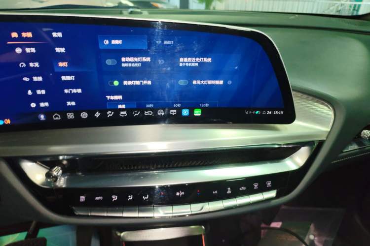 Used Cadillac LYRIQ 2022 Four-Wheel-Drive High-Performance Deluxe Edition Audio And AC Panel