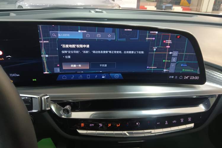 Used Cadillac LYRIQ 2022 Rear-Drive Long-Range Prestige Edition Audio And AC Panel
