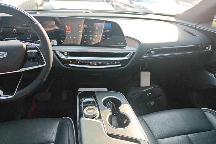 Used Cadillac LYRIQ 2022 Four-Wheel-Drive High-Performance Deluxe Edition Audio And AC Panel