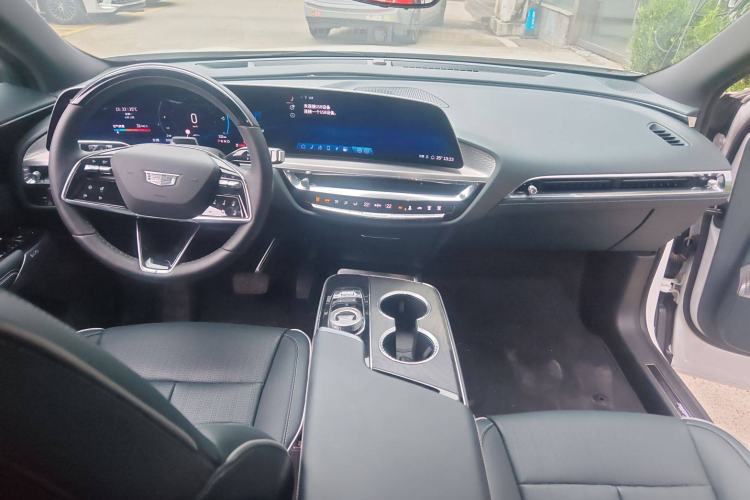 Used Cadillac LYRIQ 2022 Rear-Drive Long-Range Prestige Edition Center Console