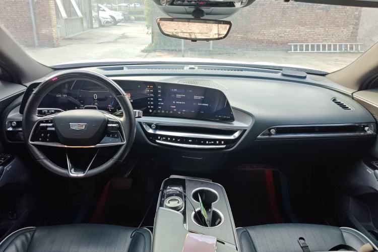 Used Cadillac LYRIQ 2022 Four-Wheel-Drive High-Performance Deluxe Edition Center Console