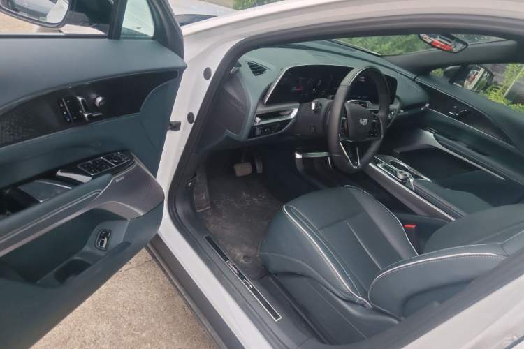 Used Cadillac LYRIQ 2022 Rear-Drive Long-Range Prestige Edition Driver Seat