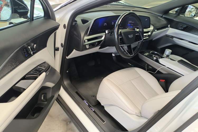 Used Cadillac LYRIQ 2022 Rear-Drive Long-Range Luxury Edition Driver Seat