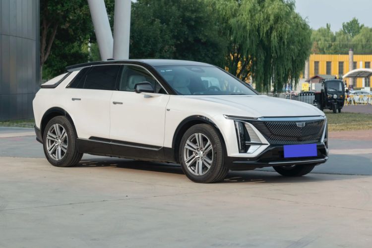 Used Cadillac LYRIQ 2022 Rear-Drive Long-Range Luxury Edition Exterior 2
