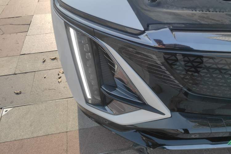 Used Cadillac LYRIQ 2022 Four-Wheel-Drive High-Performance Deluxe Edition Exterior 6