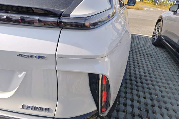 Used Cadillac LYRIQ 2022 Rear-Drive Long-Range Prestige Edition Exterior 6