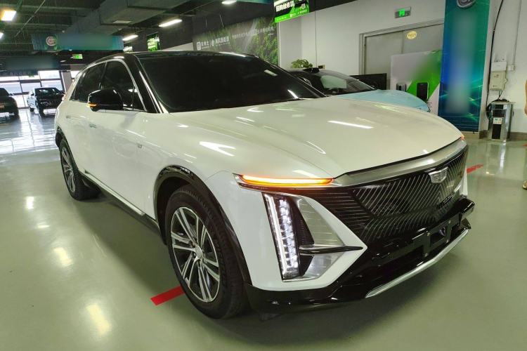 Used Cadillac LYRIQ 2022 Four-Wheel-Drive High-Performance Deluxe Edition Front Right 45 Deg