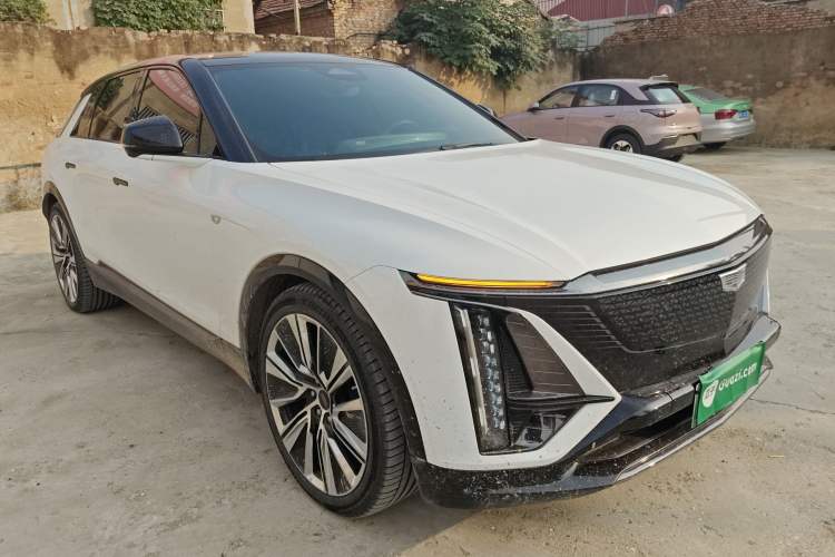 Used Cadillac LYRIQ 2022 Four-Wheel-Drive High-Performance Deluxe Edition Front Right 45 Deg