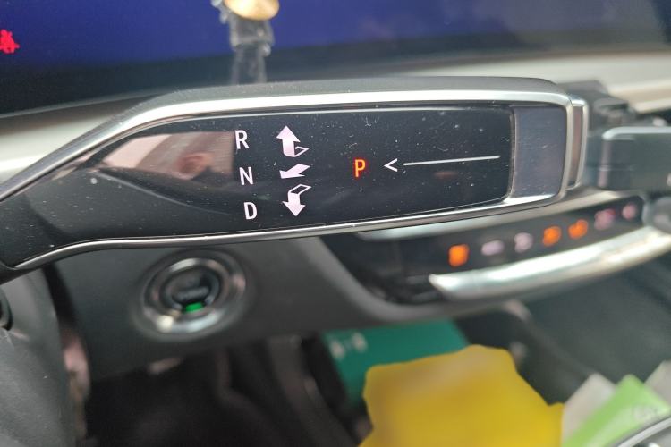 Used Cadillac LYRIQ 2022 Rear-Drive Long-Range Luxury Edition Gear Lever