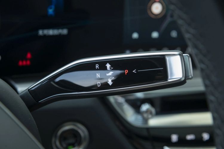 Used Cadillac LYRIQ 2022 Rear-Drive Long-Range Luxury Edition Gear Lever