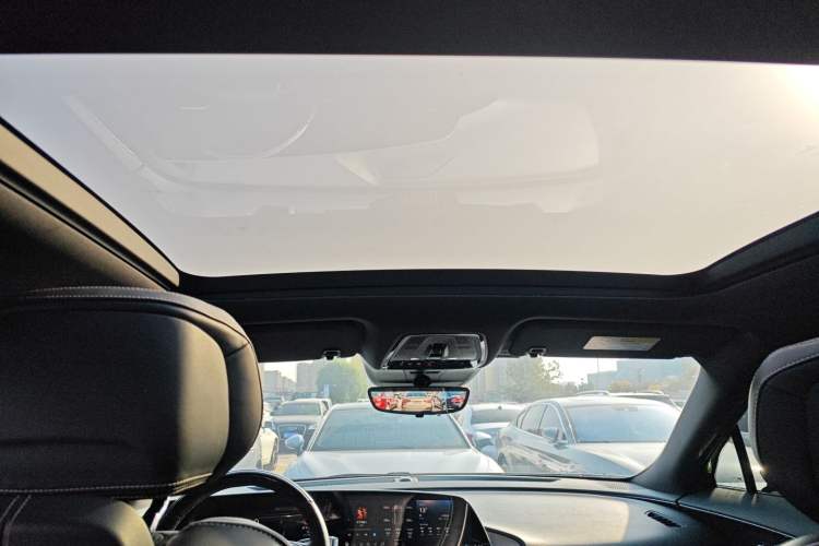 Used Cadillac LYRIQ 2022 Four-Wheel-Drive High-Performance Deluxe Edition Headliner