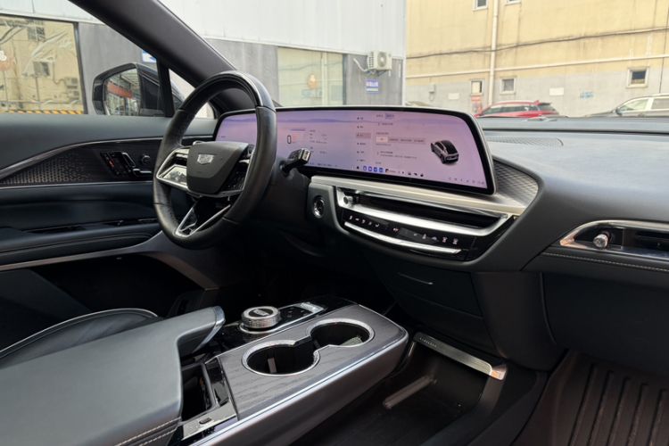 Used Cadillac LYRIQ 2022 Rear-Drive Long-Range Prestige Edition Interior 1