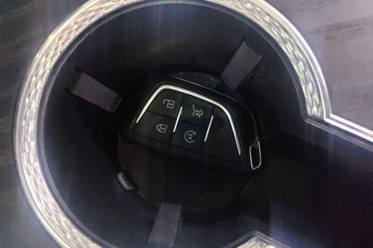 Used Cadillac LYRIQ 2022 Rear-Drive Long-Range Luxury Edition Interior 1