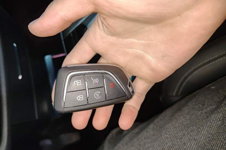Used Cadillac LYRIQ 2022 Rear-Drive Long-Range Luxury Edition Interior 1