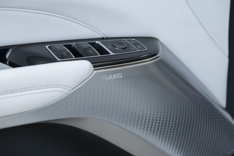 Used Cadillac LYRIQ 2022 Rear-Drive Long-Range Luxury Edition Interior 10