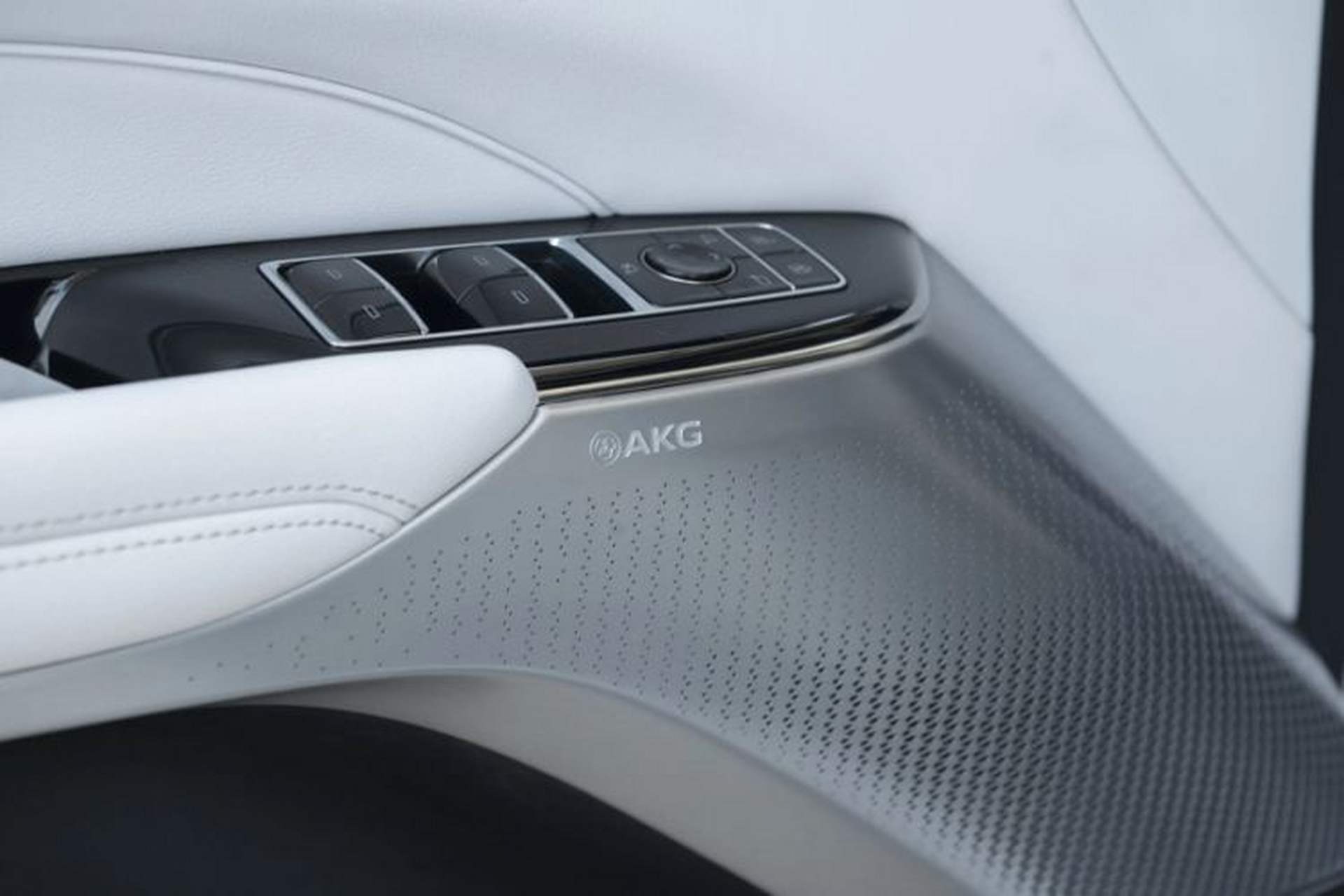 Used Cadillac LYRIQ 2022 Rear-Drive Long-Range Luxury Edition Interior 10