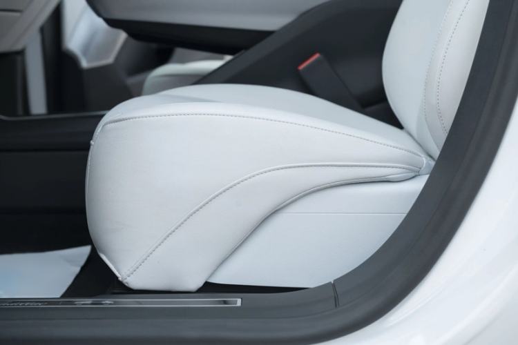 Used Cadillac LYRIQ 2022 Rear-Drive Long-Range Luxury Edition Interior 12