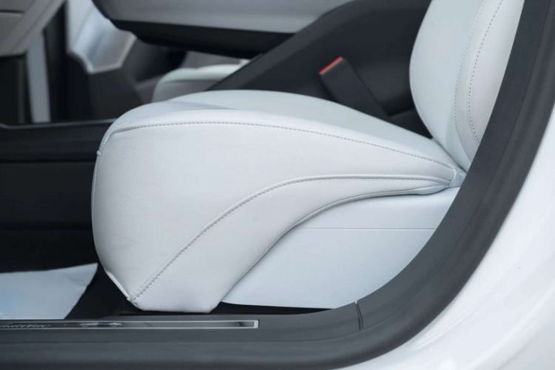 Used Cadillac LYRIQ 2022 Rear-Drive Long-Range Luxury Edition Interior 12