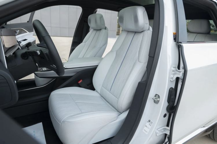 Used Cadillac LYRIQ 2022 Rear-Drive Long-Range Luxury Edition Interior 13
