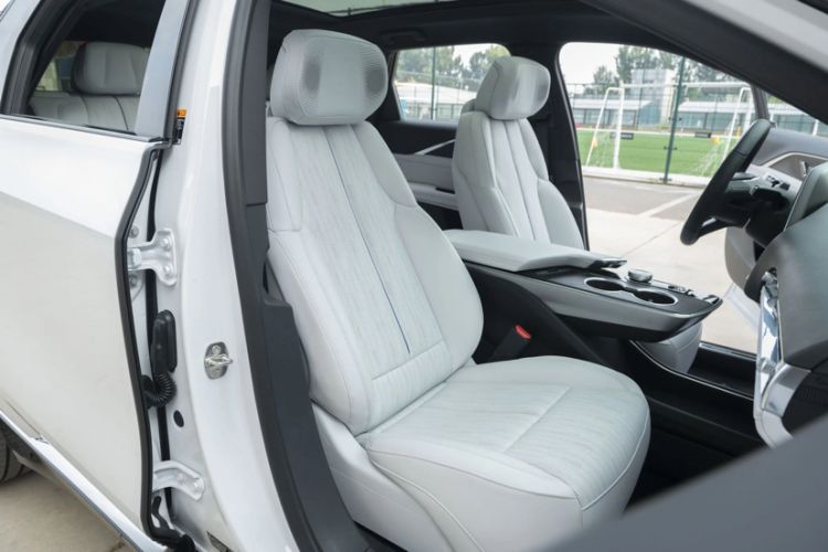Used Cadillac LYRIQ 2022 Rear-Drive Long-Range Luxury Edition Interior 14