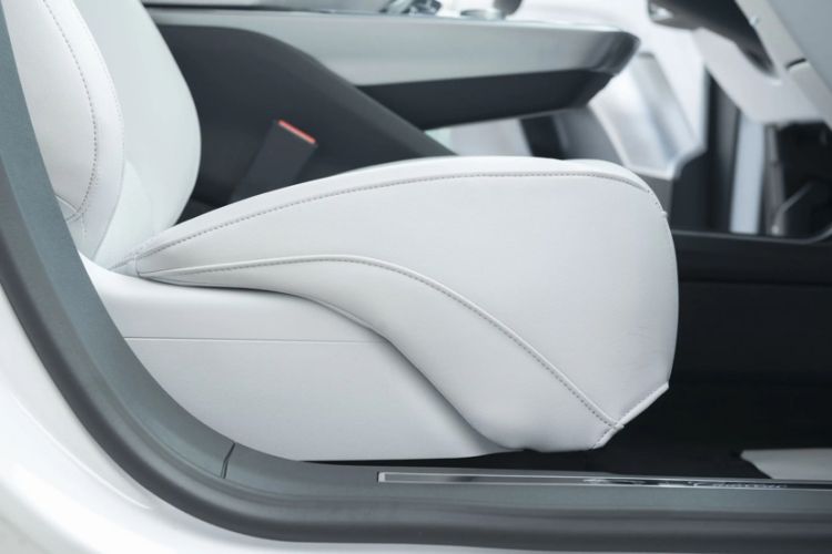 Used Cadillac LYRIQ 2022 Rear-Drive Long-Range Luxury Edition Interior 15