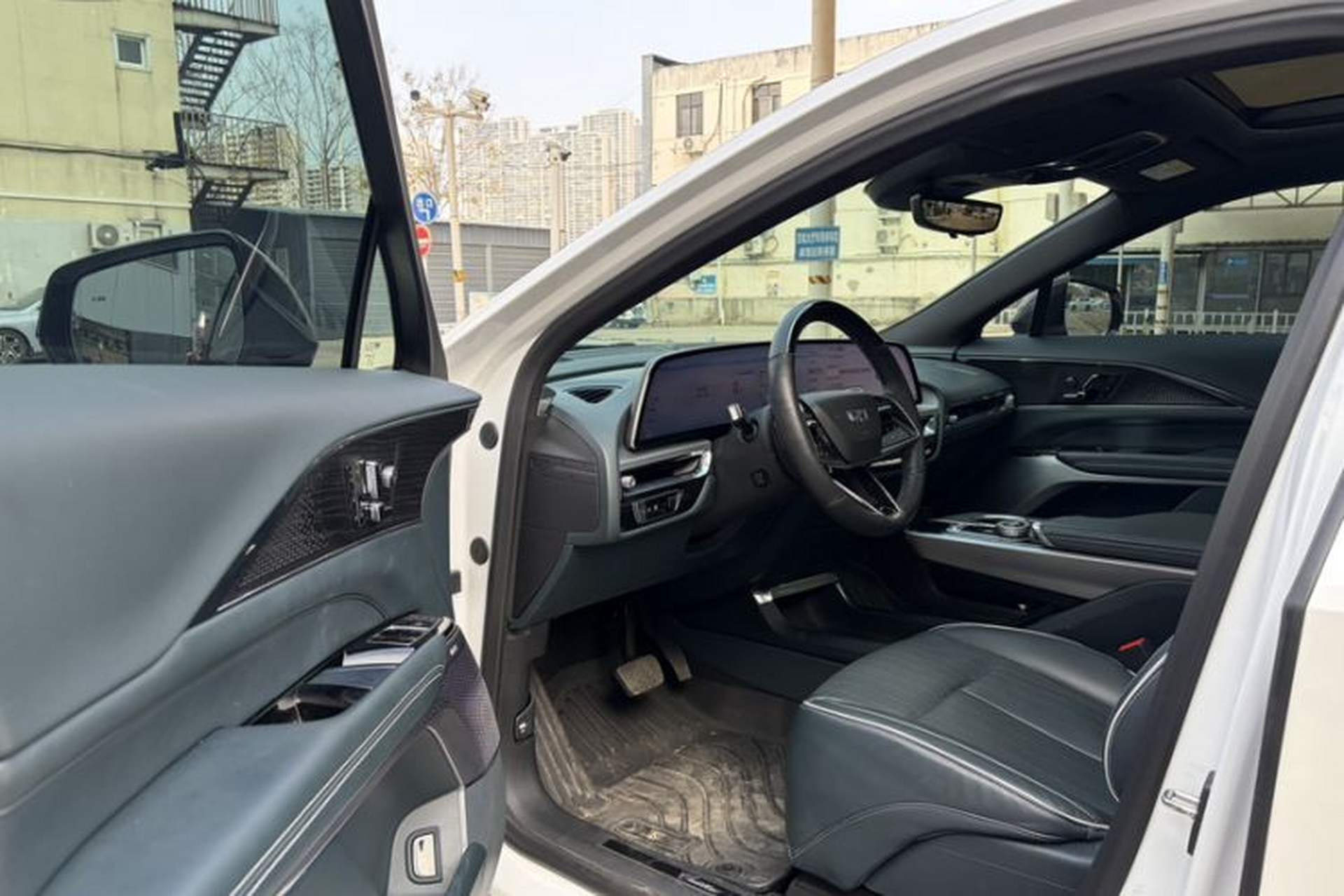 Used Cadillac LYRIQ 2022 Rear-Drive Long-Range Prestige Edition Interior 2