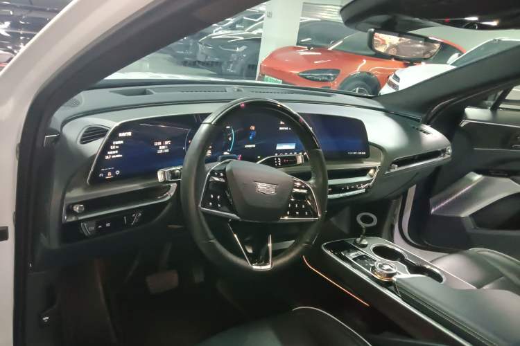 Used Cadillac LYRIQ 2022 Rear-Drive Long-Range Prestige Edition Interior 2