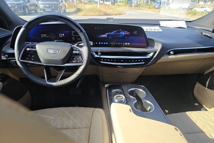 Used Cadillac LYRIQ 2022 Rear-Drive Long-Range Prestige Edition Interior 2