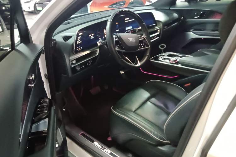 Used Cadillac LYRIQ 2022 Rear-Drive Long-Range Prestige Edition Interior 3