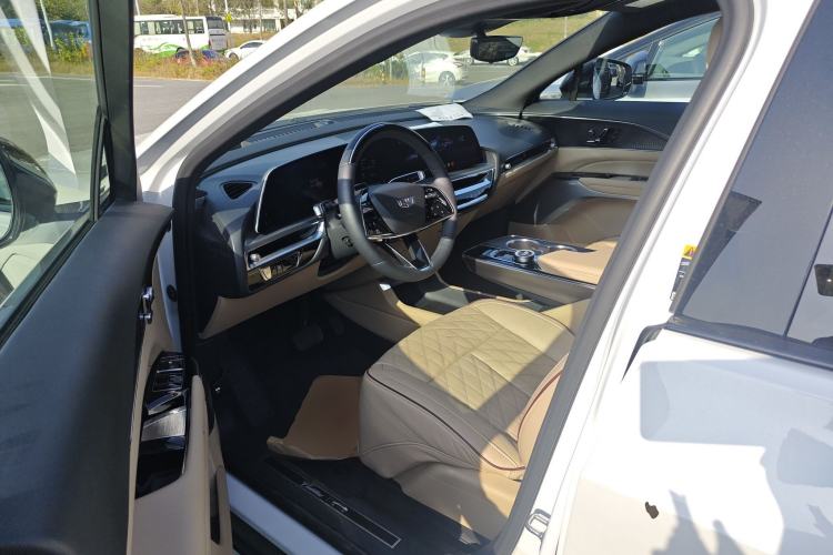 Used Cadillac LYRIQ 2022 Rear-Drive Long-Range Prestige Edition Interior 3