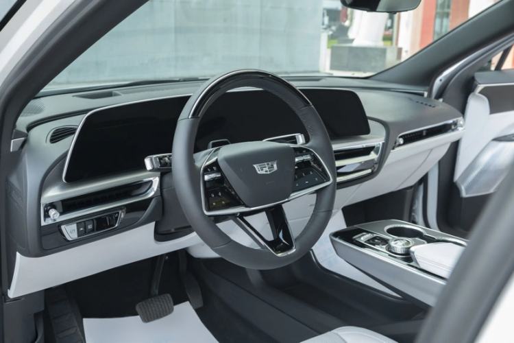 Used Cadillac LYRIQ 2022 Rear-Drive Long-Range Luxury Edition Interior 3