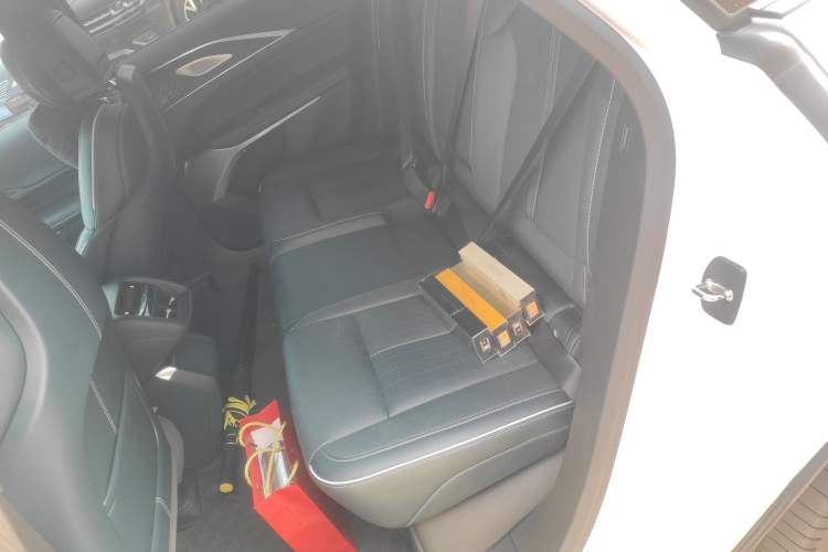 Used Cadillac LYRIQ 2022 Four-Wheel-Drive High-Performance Deluxe Edition Interior 4