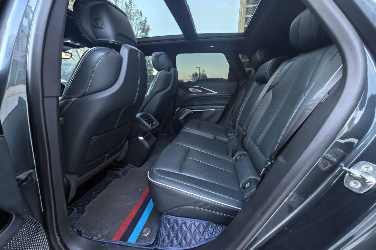 Used Cadillac LYRIQ 2022 Four-Wheel-Drive High-Performance Deluxe Edition Interior 4