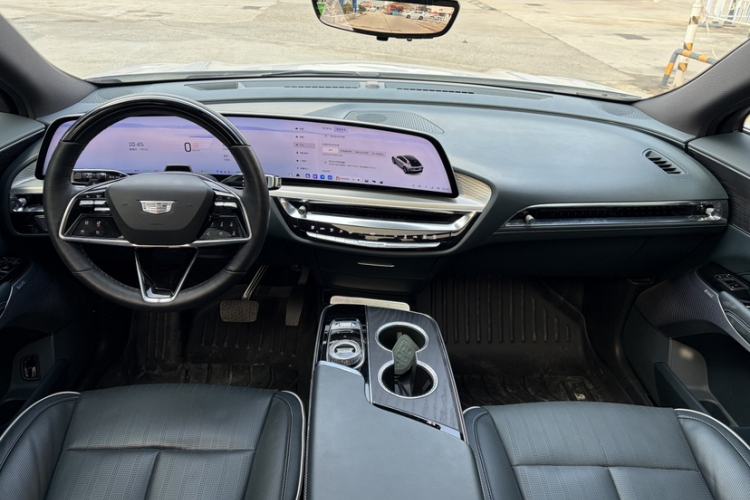 Used Cadillac LYRIQ 2022 Rear-Drive Long-Range Prestige Edition Interior 4