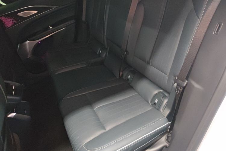 Used Cadillac LYRIQ 2022 Rear-Drive Long-Range Prestige Edition Interior 4