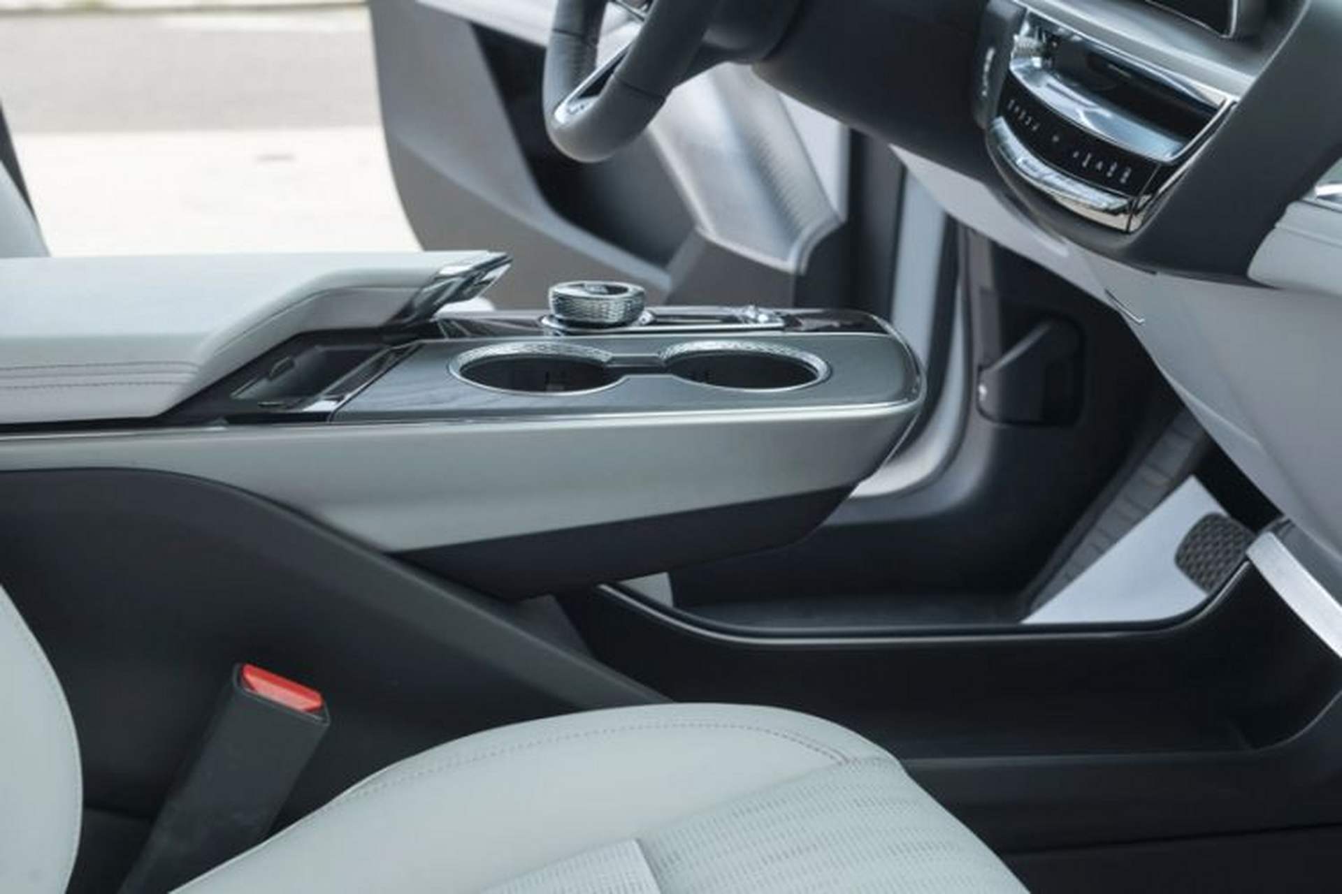 Used Cadillac LYRIQ 2022 Rear-Drive Long-Range Luxury Edition Interior 6