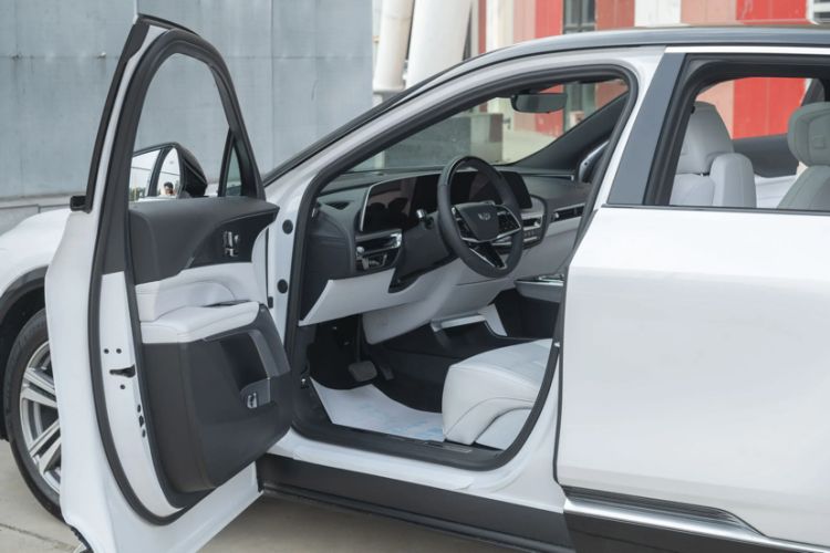 Used Cadillac LYRIQ 2022 Rear-Drive Long-Range Luxury Edition Interior 8