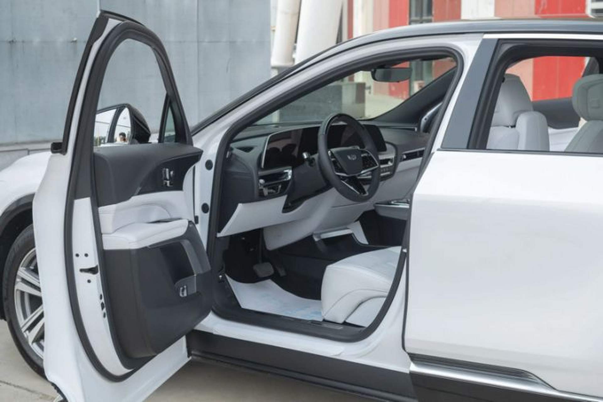 Used Cadillac LYRIQ 2022 Rear-Drive Long-Range Luxury Edition Interior 8