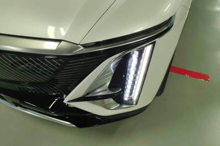 Used Cadillac LYRIQ 2022 Four-Wheel-Drive High-Performance Deluxe Edition Left Front Headlight