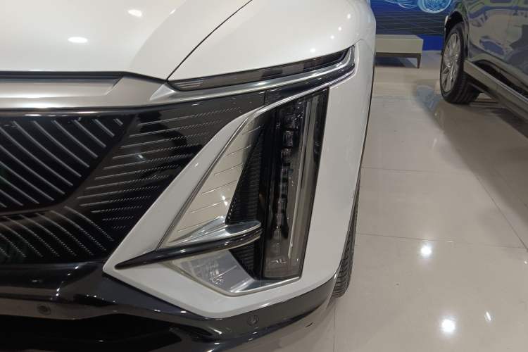 Used Cadillac LYRIQ 2022 Rear-Drive Long-Range Prestige Edition Left Front Headlight