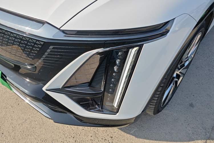 Used Cadillac LYRIQ 2022 Four-Wheel-Drive High-Performance Deluxe Edition Left Front Headlight