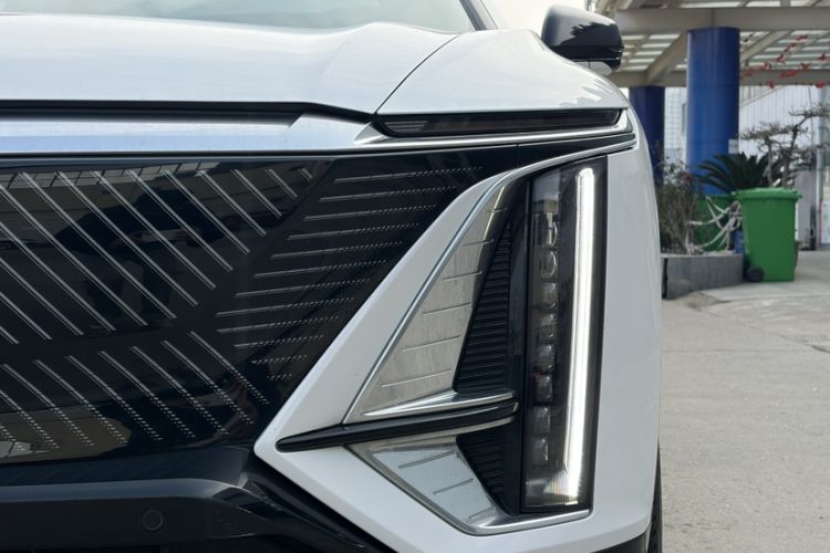 Used Cadillac LYRIQ 2022 Rear-Drive Long-Range Prestige Edition Left Front Headlight