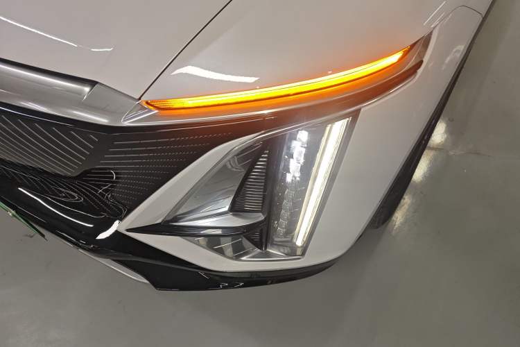 Used Cadillac LYRIQ 2022 Rear-Drive Long-Range Prestige Edition Left Front Headlight