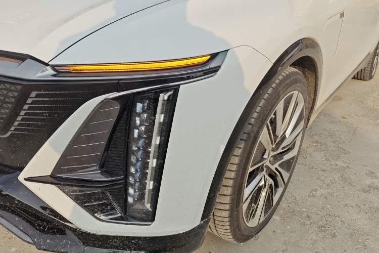 Used Cadillac LYRIQ 2022 Four-Wheel-Drive High-Performance Deluxe Edition Left Front Headlight